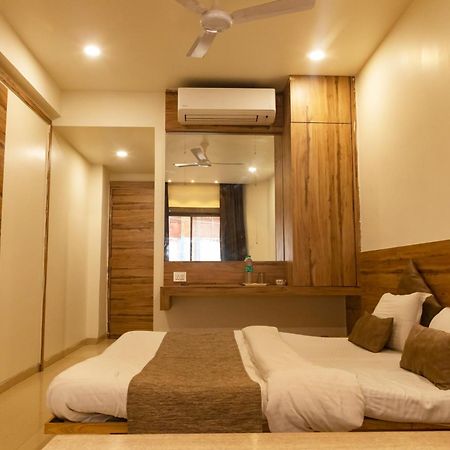 Adarsh Palace Hotel Bhopal Esterno foto