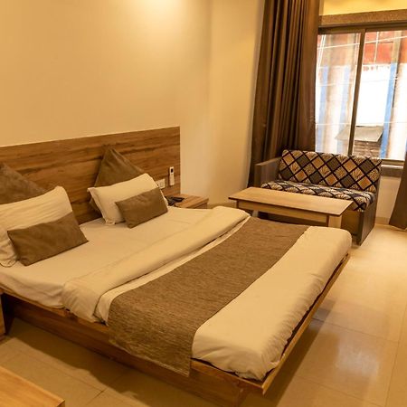 Adarsh Palace Hotel Bhopal Esterno foto