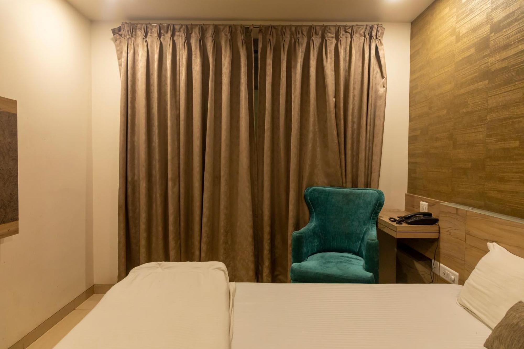 Adarsh Palace Hotel Bhopal Esterno foto