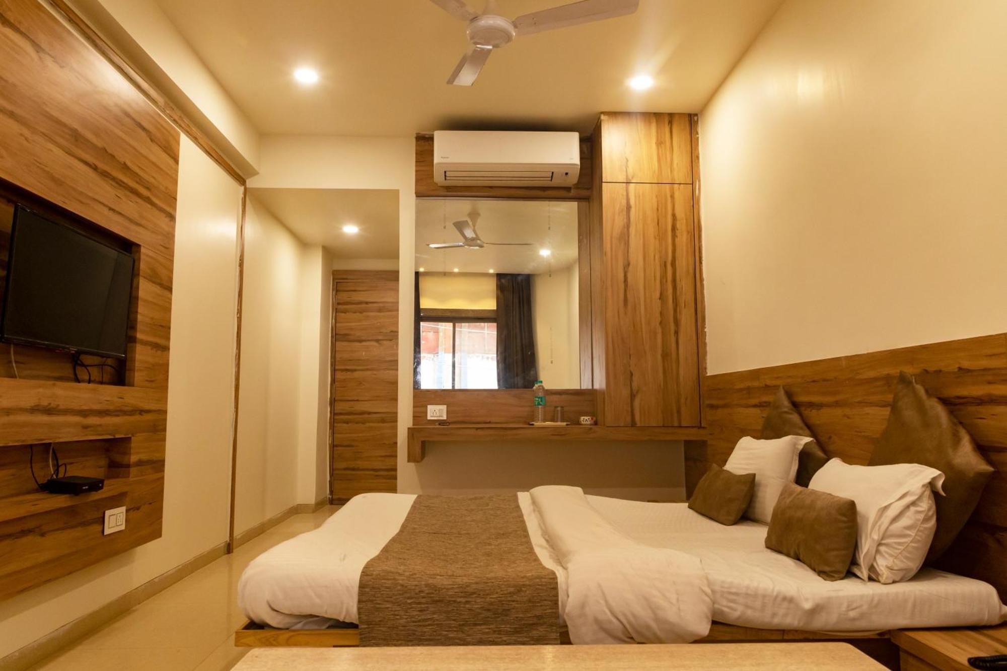 Adarsh Palace Hotel Bhopal Esterno foto