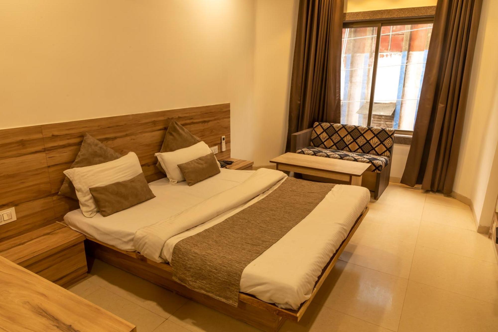 Adarsh Palace Hotel Bhopal Esterno foto