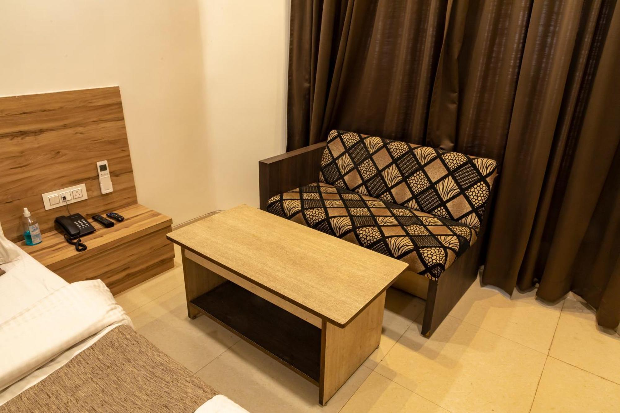 Adarsh Palace Hotel Bhopal Esterno foto