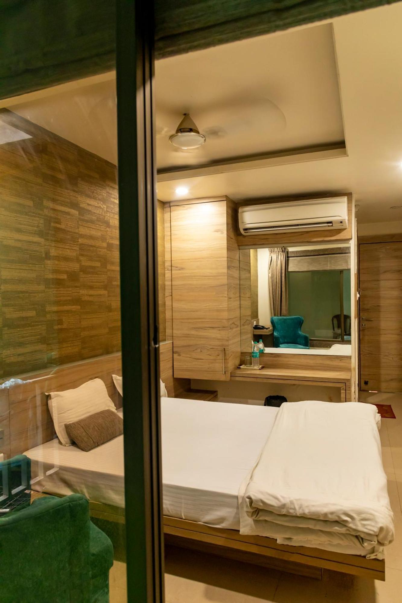 Adarsh Palace Hotel Bhopal Esterno foto