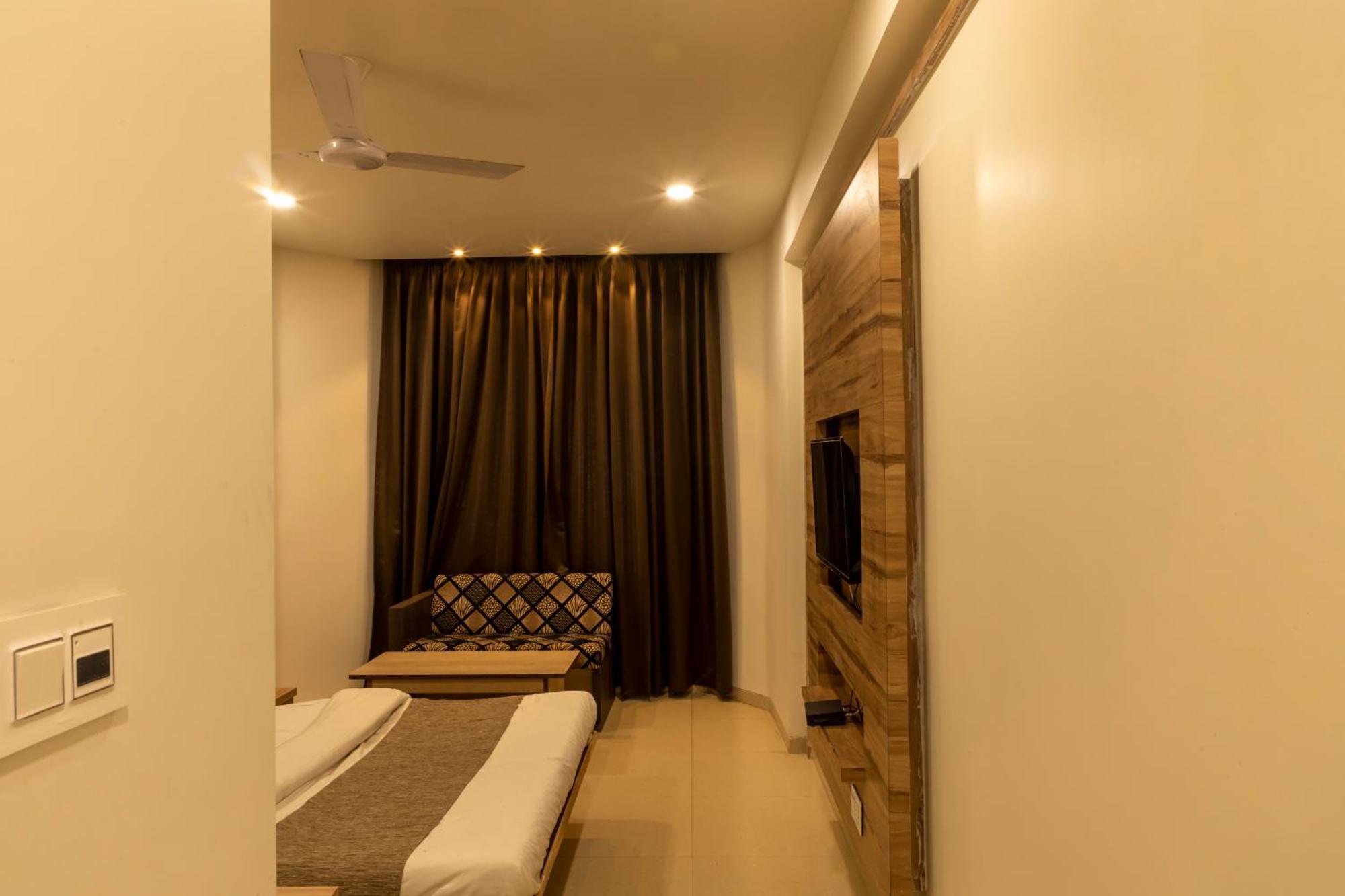 Adarsh Palace Hotel Bhopal Esterno foto