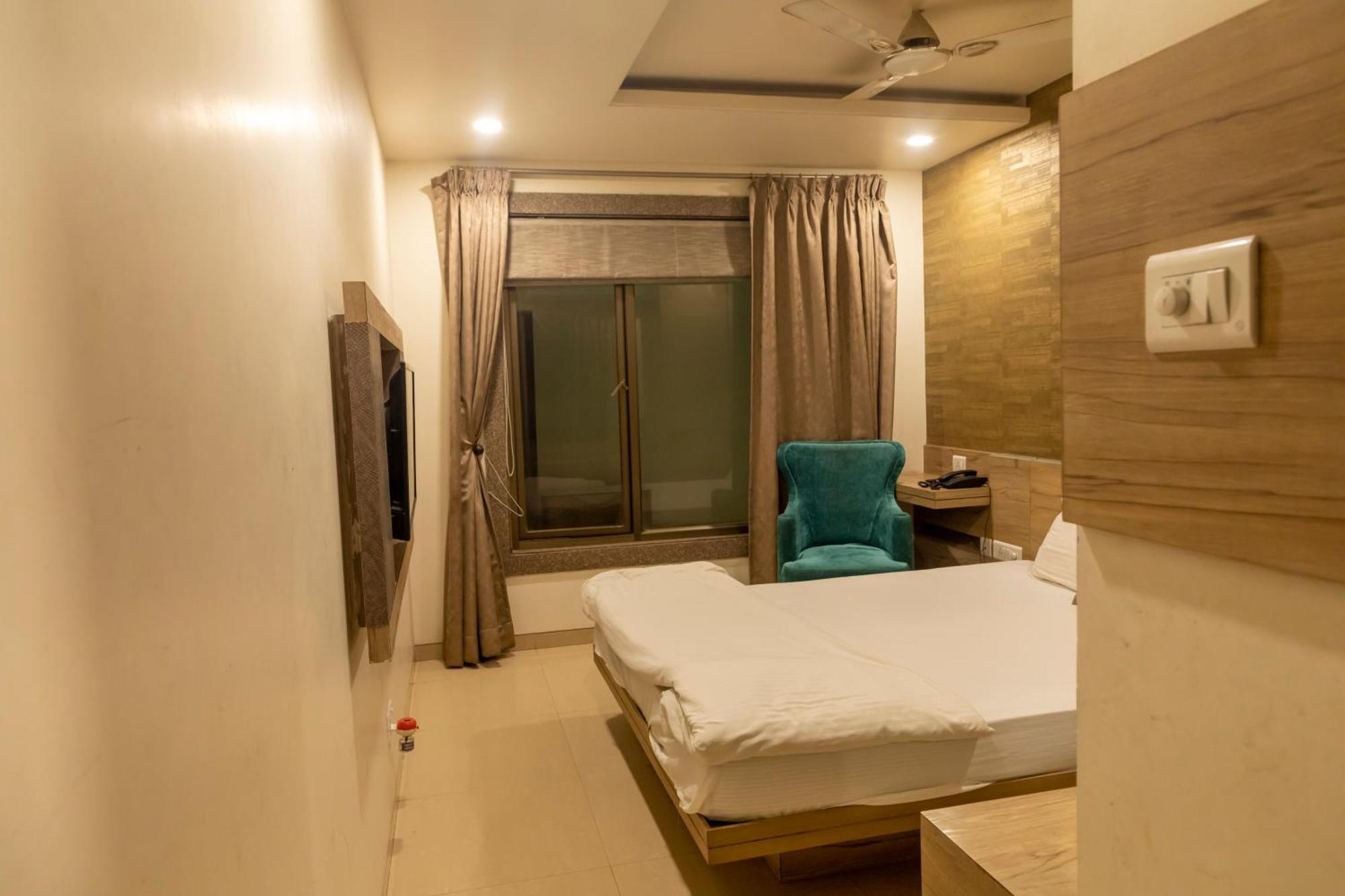 Adarsh Palace Hotel Bhopal Esterno foto