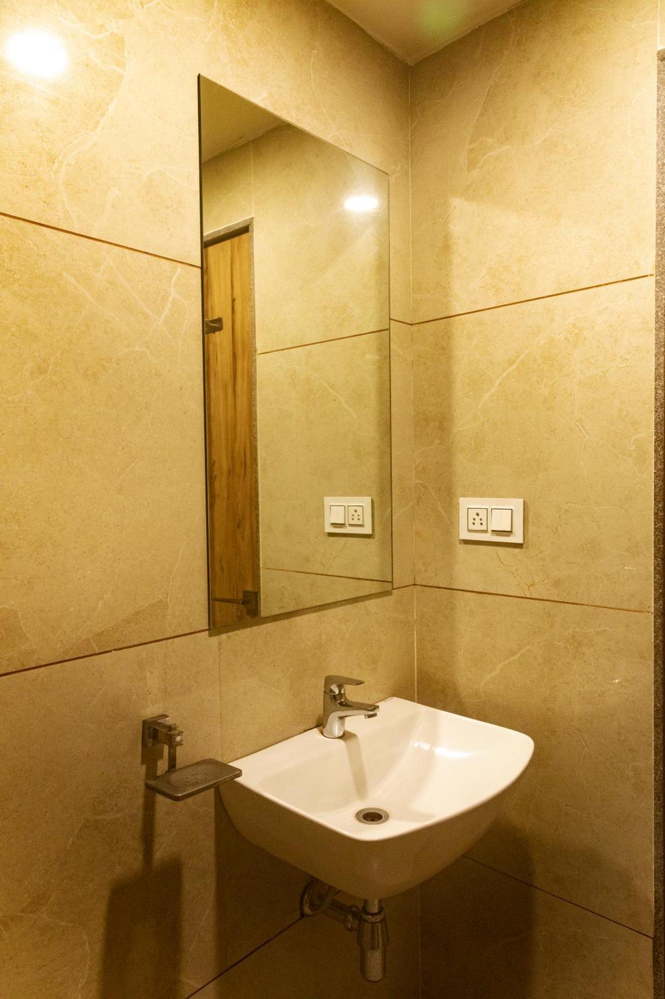Adarsh Palace Hotel Bhopal Esterno foto