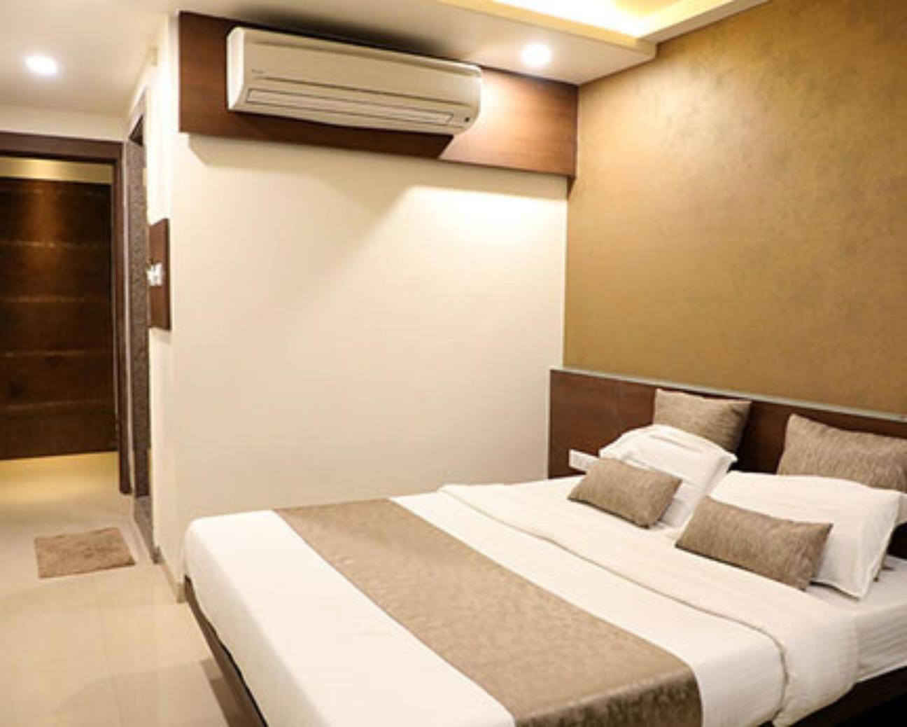 Adarsh Palace Hotel Bhopal Esterno foto