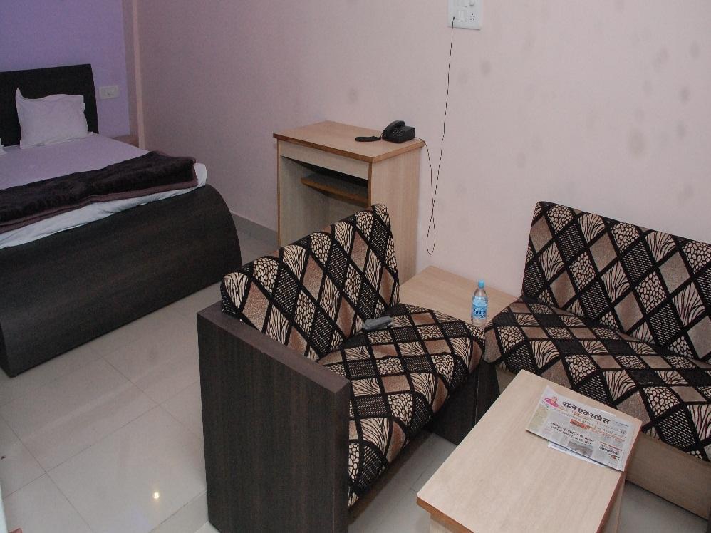 Adarsh Palace Hotel Bhopal Esterno foto